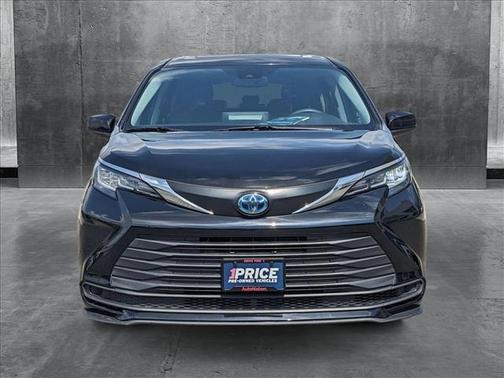 2022 Toyota Sienna LE