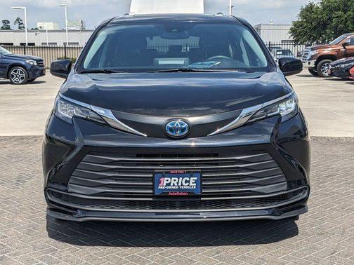 2022 Toyota Sienna LE