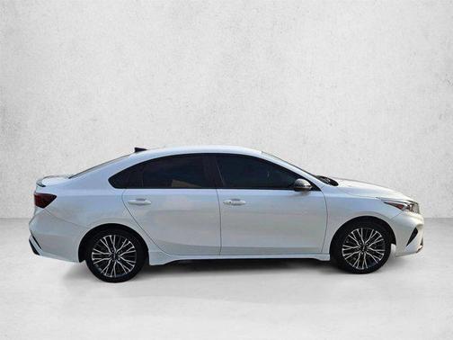 Snow White Pearl 2024 Kia Forte GT-Line