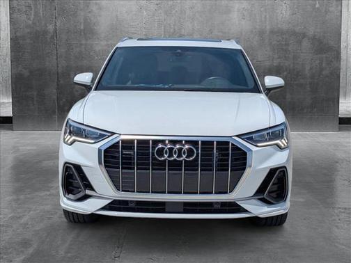 2024 Audi Q3 Premium 45 TFSI S line quattro Tiptronic