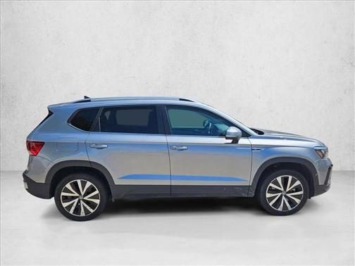 Pure Gray 2024 Volkswagen Taos 1.5T SE