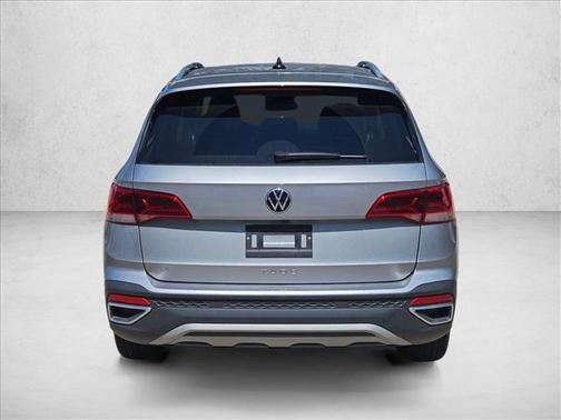 Pure Gray 2024 Volkswagen Taos 1.5T SE