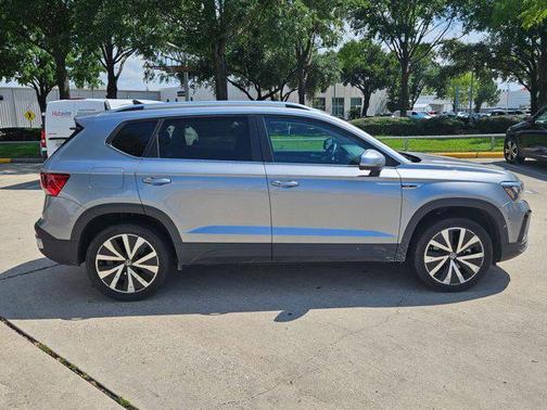 Pure Gray 2024 Volkswagen Taos 1.5T SE