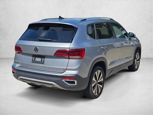 Pure Gray 2024 Volkswagen Taos 1.5T SE