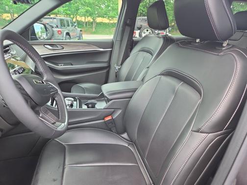 Metallic 2025 Jeep Grand Cherokee L Limited