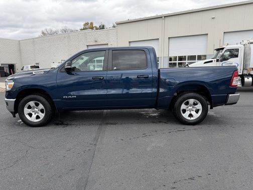 2022 RAM 1500 Big Horn Crew Cab 4x4 57' Box