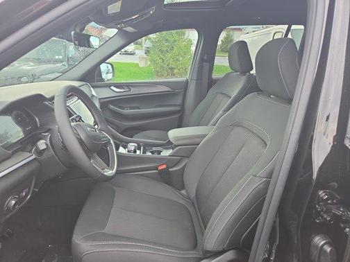 Diamond Black 2026 Jeep Grand Cherokee Laredo X