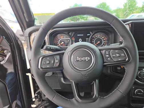 Black Clearcoat 2026 Jeep Wrangler 85th Anniversary