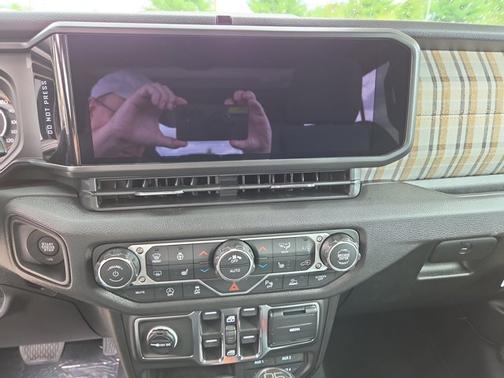 Black Clearcoat 2026 Jeep Wrangler 85th Anniversary