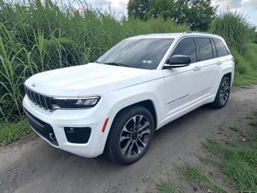 Bright White Clearcoat 2023 Jeep Grand Cherokee Overland