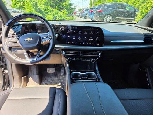 Sterling Gray Metallic 2024 Chevrolet Traverse LT