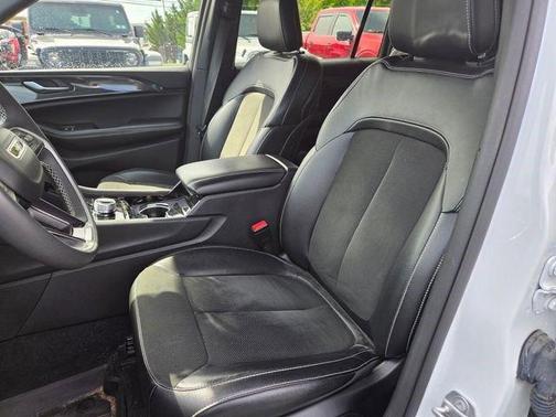 Bright White Clearcoat 2023 Jeep Grand Cherokee L Laredo