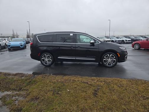 Diamond Black 2026 Chrysler Pacifica Pinnacle