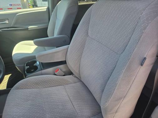 Predawn Gray Mica 2017 Toyota Sienna LE
