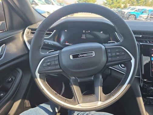 Velvet Red Pearlcoat 2026 Jeep Grand Cherokee Laredo X