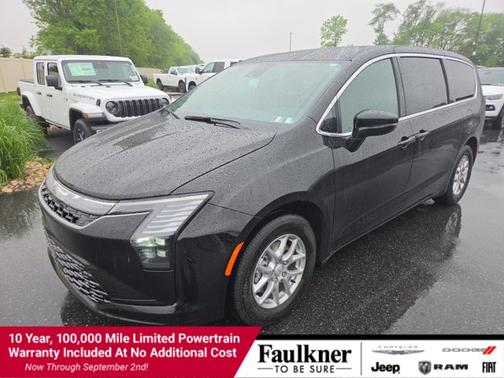 Diamond Black 2027 Chrysler Pacifica SELECT