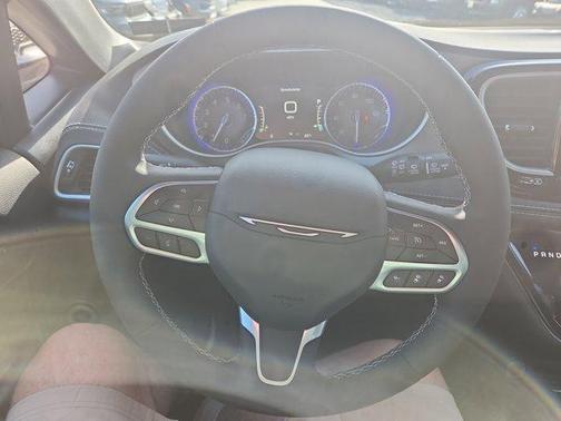 Diamond Black 2027 Chrysler Pacifica SELECT