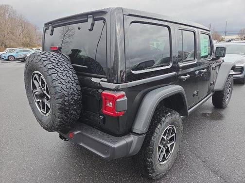 Black Clearcoat 2026 Jeep Wrangler Rubicon
