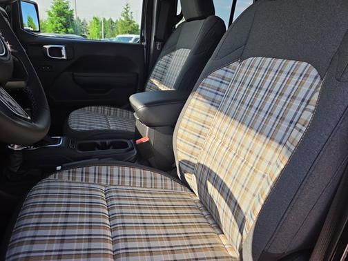 Black Clearcoat 2026 Jeep Gladiator 85th Anniversary Edition