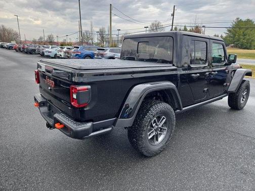 Black Clearcoat 2026 Jeep Gladiator Mojave