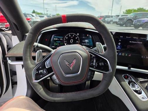 White Pearl Metallic 2023 Chevrolet Corvette Stingray w/3LT