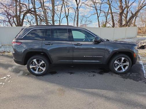 Metallic 2026 Jeep Grand Cherokee Limited
