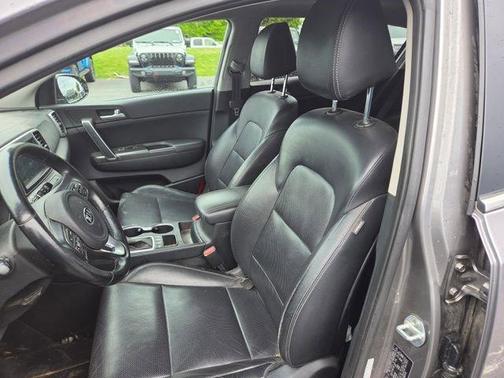 Mineral Silver 2017 Kia Sportage EX