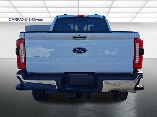 Oxford White 2023 Ford F-250 Lariat