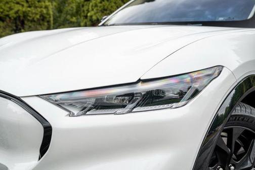 Star White Metallic Tri-Coat 2023 Ford Mustang Mach-E Premium