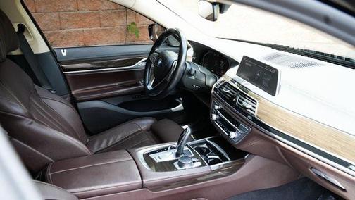 2022 BMW 740 i xDrive