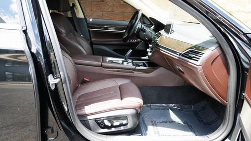 2022 BMW 740 i xDrive