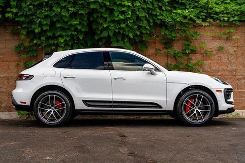 2022 Porsche Macan Base
