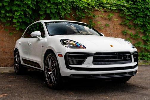 2022 Porsche Macan Base