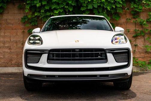 2022 Porsche Macan Base