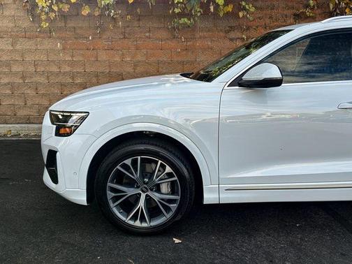 2025 Audi Q8 55 Premium Plus