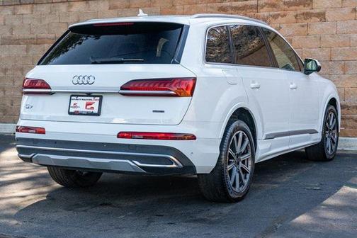 2022 Audi Q7 45 Premium Plus