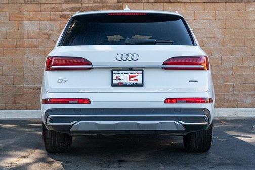 2022 Audi Q7 45 Premium Plus