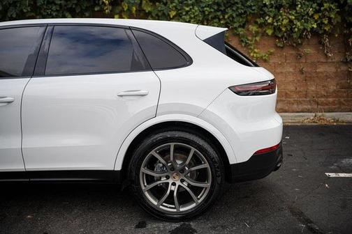 2022 Porsche Cayenne Platinum Edition