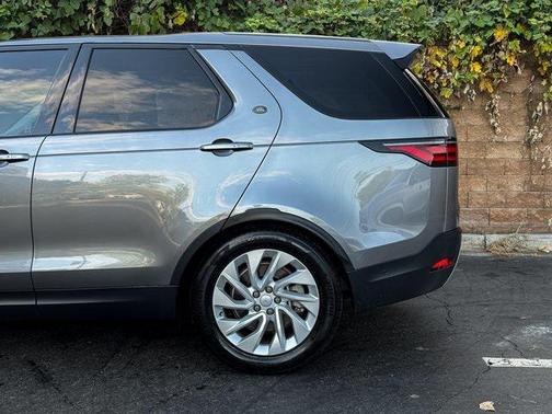 2023 Land Rover Discovery P300 S