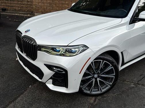 2022 BMW X7 M50i