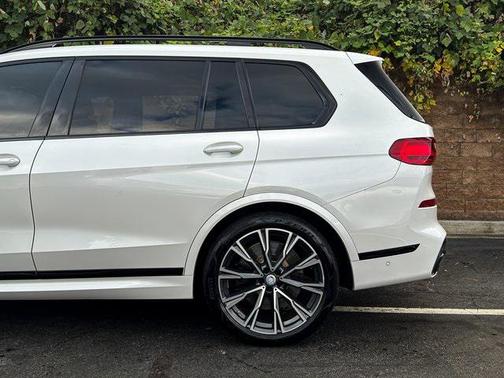 2022 BMW X7 M50i