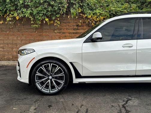 2022 BMW X7 M50i