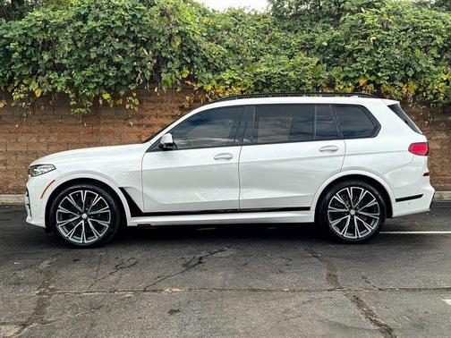 2022 BMW X7 M50i