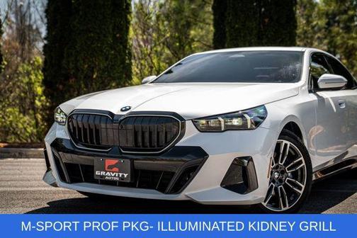 Mineral White Metallic 2024 BMW 530 xDrive