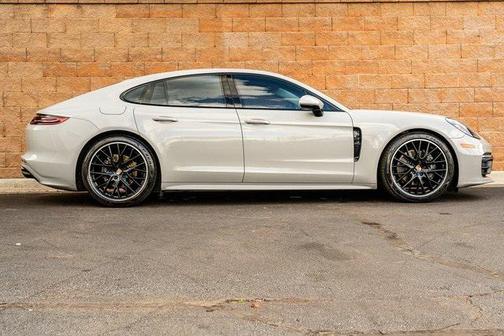 2019 Porsche Panamera 4