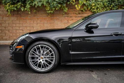 2022 Porsche Panamera 4 Platinum Edition