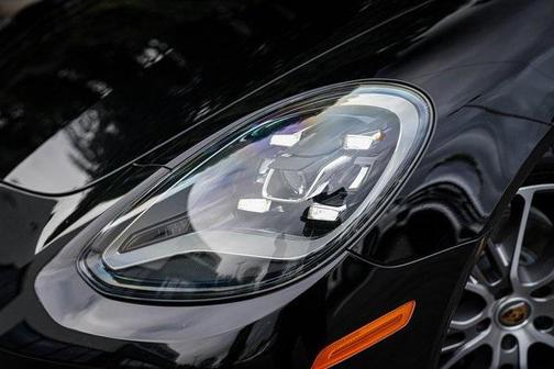2022 Porsche Panamera 4 Platinum Edition