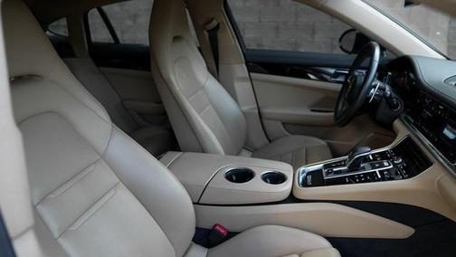 2022 Porsche Panamera 4 Platinum Edition