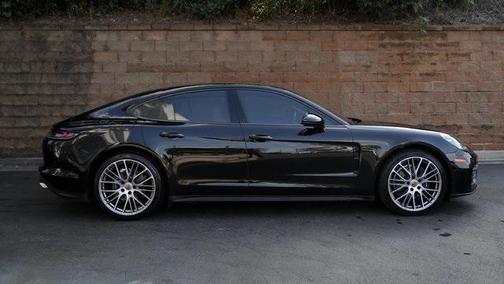 2022 Porsche Panamera 4 Platinum Edition
