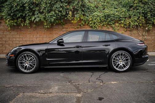 2022 Porsche Panamera 4 Platinum Edition